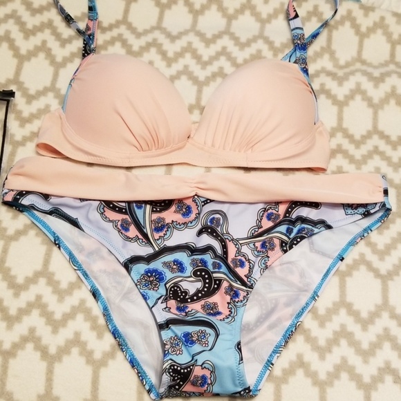 New Bikini - Picture 2 of 7